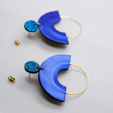 Charger l'image dans la galerie, Boucles d'oreilles en cuir •GRACIEUSES• bleues