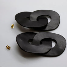 Charger l'image dans la galerie, Boucles d'oreilles en cuir •DAGDA• noires