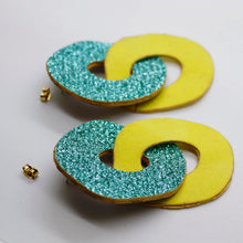 Charger l'image dans la galerie, Boucles d'oreilles en cuir •DAGDA• à paillettes