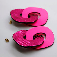 Charger l'image dans la galerie, Boucles d'oreilles en cuir •DAGDA• roses