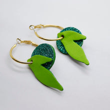 Charger l'image dans la galerie, Boucles d'oreilles en cuir •ROSALIA• à paillettes