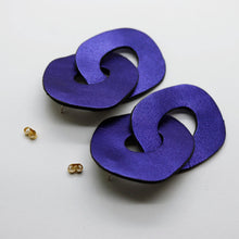 Charger l'image dans la galerie, Boucles d'oreilles en cuir •DAGDA• violettes