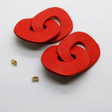 Charger l'image dans la galerie, Boucles d'oreilles en cuir •DAGDA• rouges