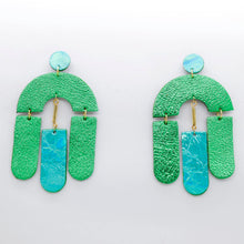 Charger l'image dans la galerie, Boucles d'oreilles en cuir •SOCA• vertes