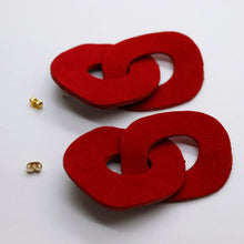 Charger l'image dans la galerie, Boucles d'oreilles en cuir •DAGDA• rouge