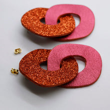 Charger l'image dans la galerie, Boucles d'oreilles en cuir •DAGDA• à paillettes