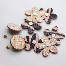 Charger l'image dans la galerie, Boucles d'oreilles en cuir •NENETTE• à paillettes