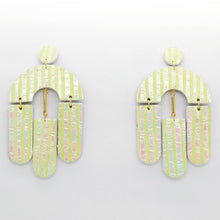 Charger l'image dans la galerie, Boucles d'oreilles en cuir •SOCA• lignées