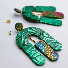 Charger l'image dans la galerie, Boucles d'oreilles en cuir •SOCA• vertes