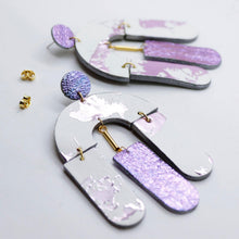 Charger l'image dans la galerie, Boucles d'oreilles en cuir •SOCA• blanches