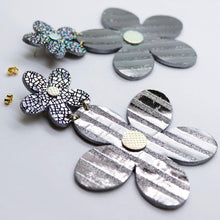 Charger l'image dans la galerie, Boucles d'oreilles en cuir •FLORBA• argents