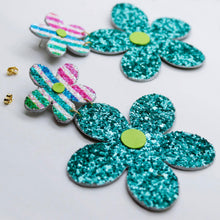 Charger l'image dans la galerie, Boucles d'oreilles en cuir •FLORBA• à paillettes