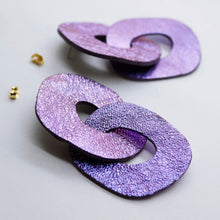 Charger l'image dans la galerie, Boucles d'oreilles en cuir •DAGDA• irisées