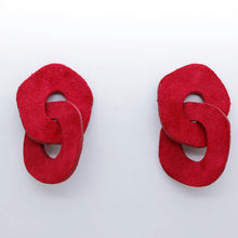 Charger l'image dans la galerie, Boucles d'oreilles en cuir •DAGDA• fuchsias
