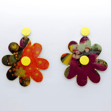 Charger l'image dans la galerie, Boucles d'oreilles en cuir •SAINTA• à motifs