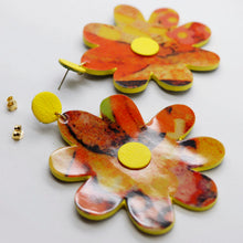 Charger l'image dans la galerie, Boucles d'oreilles en cuir •SAINTA• à motifs