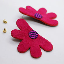 Charger l'image dans la galerie, Boucles d'oreilles en cuir •AUBA• roses