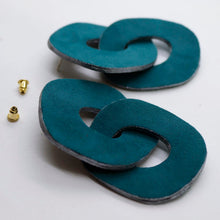 Charger l'image dans la galerie, Boucles d'oreilles en cuir •DAGDA• bleu canard