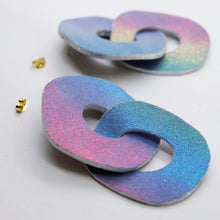 Charger l'image dans la galerie, Boucles d'oreilles en cuir •DAGDA• arc-en-ciel