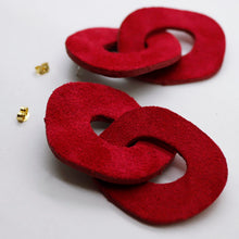 Charger l'image dans la galerie, Boucles d'oreilles en cuir •DAGDA• fuchsias