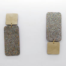 Charger l'image dans la galerie, Boucles d'oreilles en cuir •GYNE• à paillettes