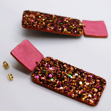 Charger l'image dans la galerie, Boucles d'oreilles en cuir •GYNE• à paillettes