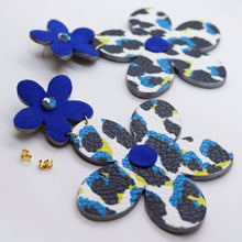 Charger l'image dans la galerie, Boucles d'oreilles en cuir •FLORBA• à motifs