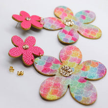 Charger l'image dans la galerie, Boucles d'oreilles en cuir •FLORBA• arc-en-ciel