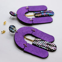 Charger l'image dans la galerie, Boucles d'oreilles en cuir •SOCA• violettes