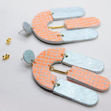 Charger l'image dans la galerie, Boucles d'oreilles en cuir •SOCA• bicolores