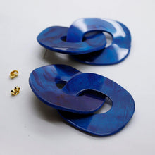 Charger l'image dans la galerie, Boucles d'oreilles en cuir •DAGDA• bleues