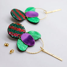 Charger l'image dans la galerie, Boucles d'oreilles en cuir •ELISE• vertes