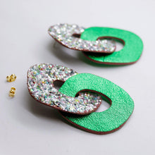 Charger l'image dans la galerie, Boucles d'oreilles en cuir •DAGDA• à paillettes