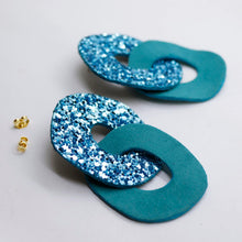 Charger l'image dans la galerie, Boucles d'oreilles en cuir •DAGDA• à paillettes