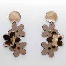 Charger l'image dans la galerie, Boucles d'oreilles en cuir •NENETTE• à paillettes