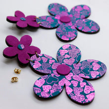 Charger l'image dans la galerie, Boucles d'oreilles en cuir •FLORBA• motifs coeur