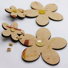 Charger l'image dans la galerie, Boucles d'oreilles en cuir •FLORBA• à motifs