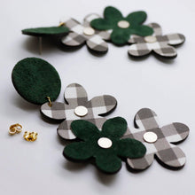 Charger l'image dans la galerie, Boucles d'oreilles en cuir •NENETTE• à carreaux