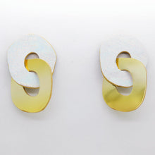 Charger l'image dans la galerie, Boucles d'oreilles en cuir •DAGDA• irisées