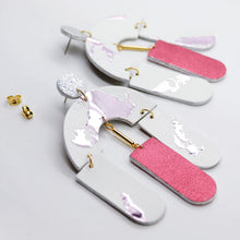 Charger l'image dans la galerie, Boucles d'oreilles en cuir •SOCA• blanches