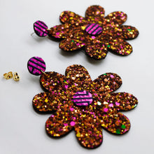 Charger l'image dans la galerie, Boucles d'oreilles en cuir •SAINTA• à paillettes