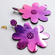 Charger l'image dans la galerie, Boucles d'oreilles en cuir •SAINTA• fuchsias