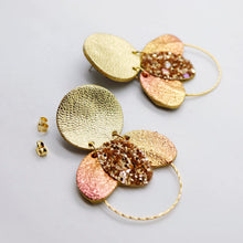 Charger l'image dans la galerie, Boucles d'oreilles en cuir •ELISE• à paillettes