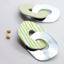Charger l'image dans la galerie, Boucles d'oreilles en cuir •DAGDA• argents