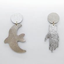 Charger l'image dans la galerie, Boucles d'oreilles en cuir •GIGI• argentées
