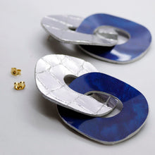 Charger l'image dans la galerie, Boucles d'oreilles en cuir •DAGDA• bleues