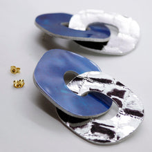 Charger l'image dans la galerie, Boucles d'oreilles en cuir •DAGDA• bleues