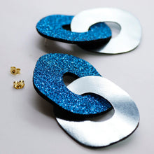 Charger l'image dans la galerie, Boucles d'oreilles en cuir •DAGDA• à paillettes