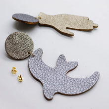 Charger l'image dans la galerie, Boucles d'oreilles en cuir •GIGI• dorées