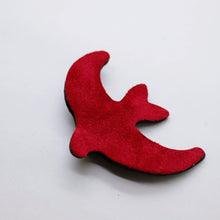 Charger l'image dans la galerie, Broche en cuir •GIGI• framboise